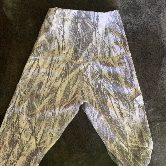 P’tula Chandra Workout Leggings - Picture 5 of 6